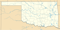 Mapa konturowa Oklahomy, po prawej nieco u góry znajduje się punkt z opisem „Broken Arrow”