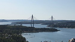 A ponte de Uddevalla sobre o fiorde Byfjorden