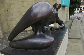 Henry Moore sculpture, Leeds - geograph.org.uk - 5101986.jpg