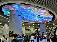 松山站穿堂公共藝術〈域見〉。