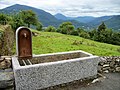 Fontaine rénovée près de l'église.