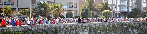 The peloton crossing Baiona