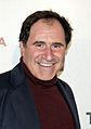 Richard Kind interpreta Aubrey James