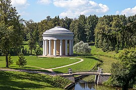 Charles Cameron, Templo de la Amistad (1781-1784) en el parque del palacio Pávlovsk, junto al río Slavyanka