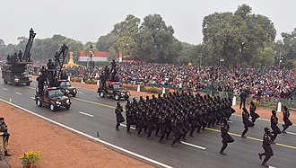 राष्ट्रीय सुरक्षा गार्ड कमांडो 2017 गणतंत्र दिवस परेड में मार्च करते हुए।