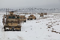 M153 CROWS IIを搭載し、コンボイを先導するアメリカ陸軍のRG-31。アフガニスタン派遣車両。