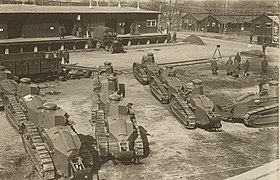 Tanks arrive at Camp Merritt en route to New York for Victory Loan Drive - NARA - 45508565.jpg