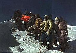 1964-07 1964年 中国登山队登顶希夏邦马峰.jpg