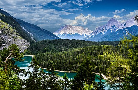 vom Blindsee am Fernpass ein Blick nach Norden auf das Zugspitzmassiv.