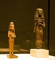 Kip deklice z mačko in kip mlade ženske, Osemnajsta dinastija okoli 1380 pr. n. št. in Devetnajsta dinastija, Abusir in Tebe