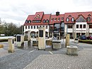 Wasserspiel auf dem Markt mit Rathaus