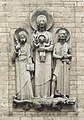 Deutsch: Steinrelief Anno II., Maria mit dem Jesuskind und St. Georg, 1930, von Eduard Schmitz (1897-1965), über dem Eingang zur Vorhalle