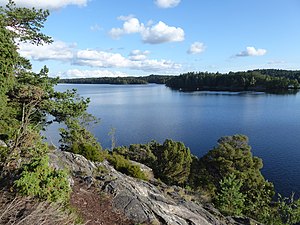 Stora Delsjön från branten i nordväst, riktning sydöst, 9 juli 2020.