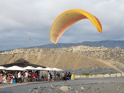 Tandem paragliders