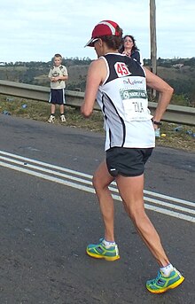 Zola Pieterse tydens die Comrades-maraton van 2012. In die 2014-wedloop was sy 7de en die eerste vroulike veteraan om die eindstreep oor te steek.