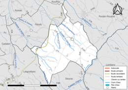 Carte en couleur présentant le réseau hydrographique de la commune