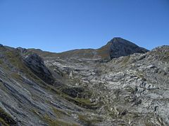 Vue des dalles calcaires à l'est du Clot d'Aspres