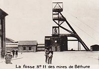 Le chevalement en béton armé, unique dans le bassin minier, de la fosse n° 11 - 11 bis.