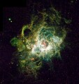 Nebulozo NGC 604 – lumanta gaso ĉirkaŭ aro da steloj en la spirala galaksio M33.