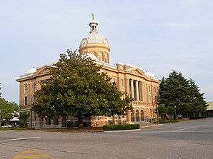 Das Clay County Courthouse ist seit November 1976 im National Register of Historic Places eingetragen.[1]