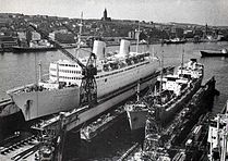 Göteborgsvarvets största docka med Gripsholm och sjösättning av tankfartyg på drygt 40 000 tons d.w. Omkring 1965.