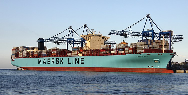 Контейнеровоз Maersk Elba в порту Гданьска