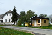 Čeština: Autobusová zastávka ve vsi Mutyněves v okrese Jindřichův Hradec, Jihočeský kraj. English: Bus shelter in the village of Mutyněves, Jindřichův Hradec District, South Bohemia, Czech Republic.