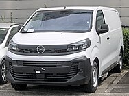 Facelifted Opel Vivaro (removed upper grill)