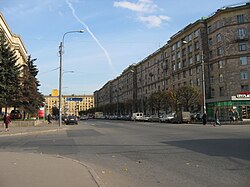 Чётная сторона домов по улице Типанова (между Московской площадью и улицей Ленсовета)