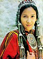 دختری ترکمن با لباس بومی