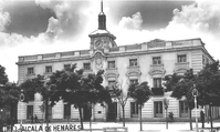 Fachada en 1930 (incorpora la torre del reloj y la balaustrada)