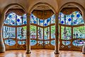 Gebrandskilderde vensters van hoofvloer van Casa Batlló
