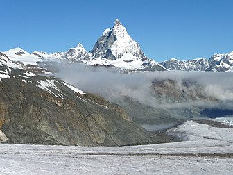 Le Cervin vu des pentes du mont Rose dans les Alpes valaisannes (Suisse). (définition réelle 3 456 × 2 592)