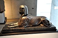 蒂沃利哈德良別墅發現的埃及獅身人面像，公元一世紀。現存慕尼黑埃及藝術國家博物館。