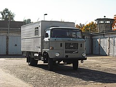 Ehemals für den Häftlingstransport genutzter W50 in der Gedenkstätte Berlin-Hohenschönhausen