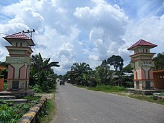 Gerbang Selamat Datang di Kabupaten PPU dari arah Kalimantan Selatan dan Kabupaten Paser