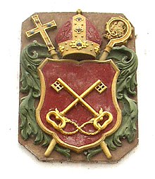 Znak vyšehradské kapituly na jednom z kanovnických domů v ulici K rotundě na Vyšehradě. Dvojice zkřížených klíčů je symbolem sv. Petra, patrona kapituly.