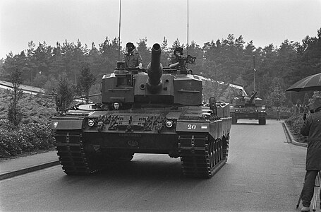 Leopards of the Dutch 41st Mechanized Brigade hosted in Seedorf, West Germany during Queen Beatrix's visit in 1986.