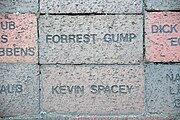 Brique avec l'inscription « Forrest Gump » devant le Lucas Theater à Savannah en Géorgie.
