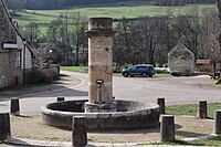 Fontaine, place de la Croix.