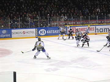 Jyrki Lumme ottelussa HPK:ta vastaan maaliskuussa 2006.