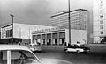 L'hôtel Berolina en arrière-plan ; devant, le Kino International et le Mokka-Milch-Eisbar (1964).