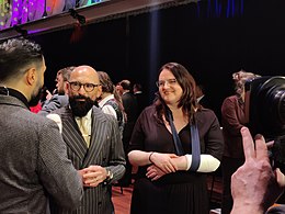 Lijsttrekkers Cankut Ercan van Volt en Debbie Mathijsen van de Partij voor de Dieren in Zwolle.