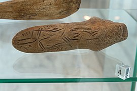 Upper Paleolithic art, extremely stylized sculpture, Anthropos, Brno, 187944.jpg