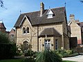 37 Banbury Road, St Anne's College, sebuah rumah Gothik kebiasaan North Oxford, direkabentuk oleh Frederick Codd pada tahun 1866.[6]