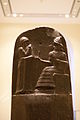 Cercu d'Hammurabi, col testu del famosu Códigu en escritura cuneiforme.