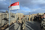 Einholen der Nationalflagge in Militärcamp in Afghanistan