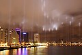 Rotterdam, san Ollainn Theas, i rith taispeántais soilse sa bhliain 2007 i gcuimhne bhuamáil na cathrach sa Dara Cogadh Domhanda