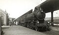 Locomotief NS 4376 van de serie 4300 ("Austerities", ex-WD 77495) op het N.S.-station Tilburg.