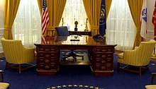 replica oval office featuring the Wilson desk replica